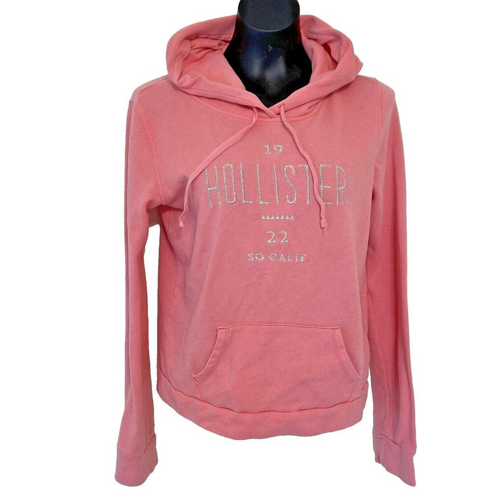 This Hollister Pink Branded Hooded Sweatshirt in size M features a solid knit fa